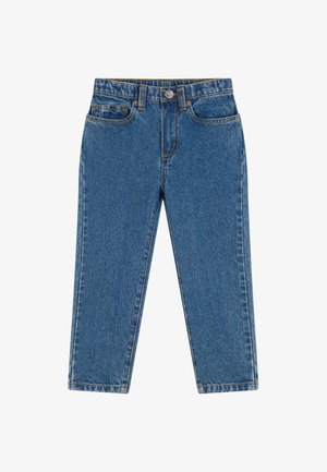 Niebieskie jeansy z denimu z wysokim stanem, zapinane z przodu na guziki, z szlufkami na pasek i klasycznym, pięciokieszeniowym krojem na białym tle.