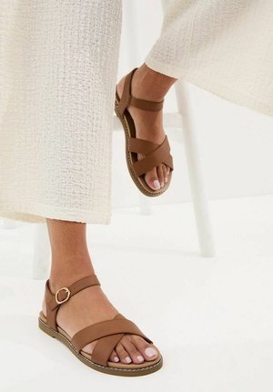 New Look Wide Fit, WIDE FIT CROSS OVER FLAT  - Sandali - tan
