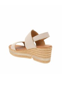 Sandalo beige con zeppa, design con cinturino, suola in espadrille testurizzata e materiale superiore liscio. Presenta un cinturino posteriore per una vestibilità sicura.