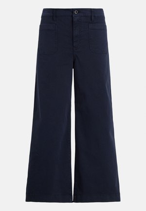 Tamsiai mėlyni plačiomis kojomis medvilniniai kelnės, turinčios priekinę ir galinę kišenes, sagos užsegimą bei lygią tekstūrą.