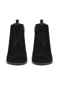 Mustad nahast pahkluu saapad läbipaistva disainiga, ümar varvas ja külgne luku. Omab tõmberiba taga ja lamedat kummist tallat.