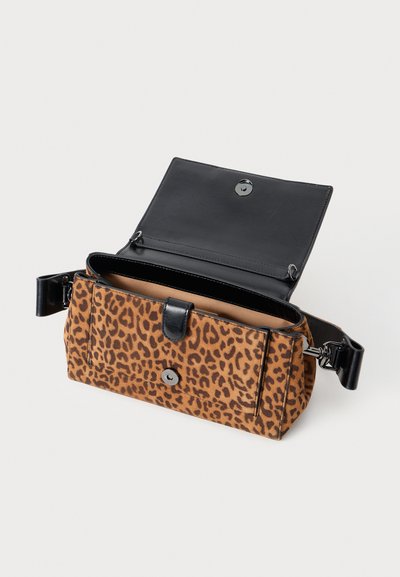 Vivienne Westwood HAZEL MEDIUM HANDBAG - Rankinė - brown