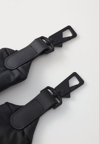 Rains NYSSA PUFFER CROSSBODY  STRAP UNISEX - Kiti aksesuarai - black