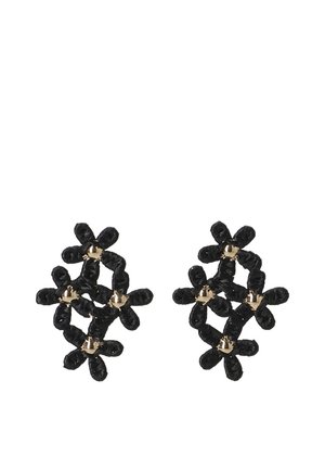 Pendientes florales negros con una textura tejida y acentos de hardware en color dorado, diseñados en un patrón intrincado con múltiples pétalos en capas.