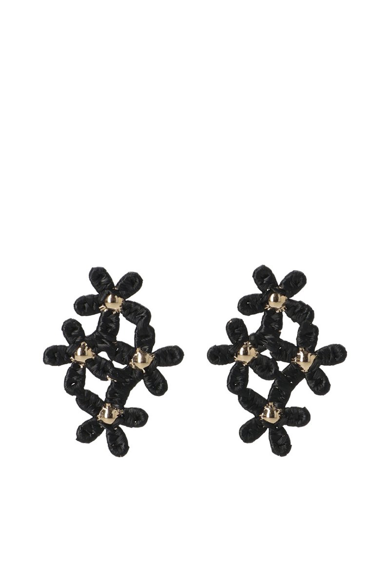 Pendientes florales negros con una textura tejida y acentos de hardware en color dorado, diseñados en un patrón intrincado con múltiples pétalos en capas.