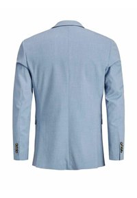 Ljust blå blazer med skräddarsydd passform, mjuk textur, snedskurna slag och dekorerade knappar på ärmarna. Bakvy, inga fickor synliga.