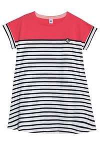 Pasiasta sukienka z czerwoną górną częścią, z poziomymi czarno-białymi paskami. Wykonana z miękkiego materiału, z krótkimi rękawami i okrągłym dekoltem.