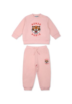 Ensemble de sweat-shirt en coton rose et de joggers avec un graphique de tigre et le texte "KENZO PARIS". Le sweat-shirt dispose de détails à boutons ; les joggers ont un cordon de serrage.
