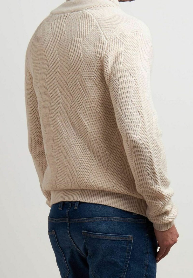 Haut Gilet Sans Manches Evie Couleur Crème Taille 18/20 - Neuf Avec Petits Défauts