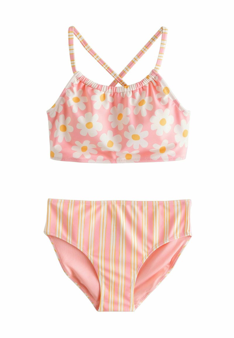 Costume da bagno due pezzi composto da un top corto rosa con margherite bianche e centri gialli, e slip alta vita coordinati con strisce rosa e gialle.