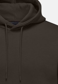 Donkerbruin hoodie met een zachte textuur, verstelbare trekkoorden en een kangoeroezak. Eenvoudig ontwerp met een klassieke pasvorm.
