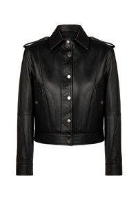 Schwarze Lederjacke mit Knopfverschluss, erhöhtem Kragen und Schulterklappen. Auffällige Nahtdetails und taillierte Passform.