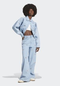 adidas Originals Jeans a zampa - clear blue