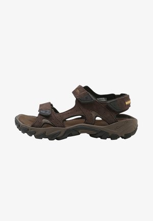 Brązowa, otwarta na palce sandałka outdoor z regulowanymi paskami, teksturowaną podeszwą zapewniającą przyczepność oraz logo marki Columbia na boku i pasku.