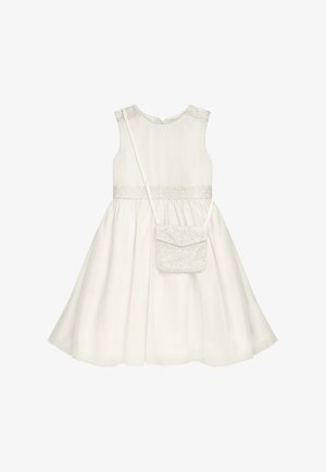 Weißes ärmelloses Kleid mit ausgestelltem Rock, verziert mit einem dekorativen Perlenbund und einer passenden kleinen Tasche mit Riemen.