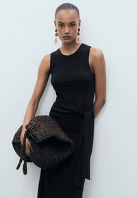 Mango MIDI WITH KNOT DETAIL - Džersejové šaty - black
