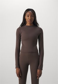 Nike Performance ONE CAPSULE - Top dugih rukava - baroque brown/black