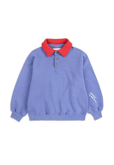 Lila Sweatshirt mit rotem Kragen, ausgestattet mit einer Drei-Knopf-Leiste und gerippten Bündchen. Text auf dem Ärmel: "Babbou Utsug". Weicher Stoff.
