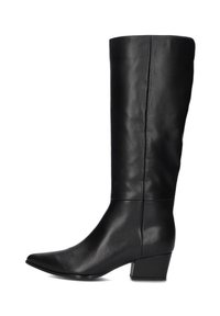 Zwarte leren laars tot de knie met een spitse neus en een blokhak. Gladde textuur met minimale accenten en een elegante silhouette.