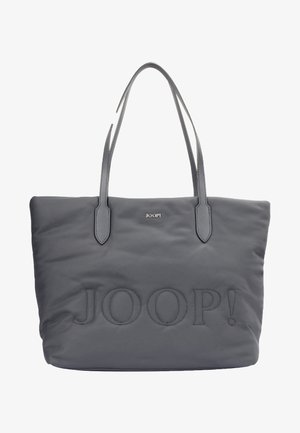 Ciemnoszara torba na ramię z dwoma długimi uchwytami, tłoczonym dużym logo JOOP! z przodu oraz małym metalowym logo JOOP! blisko górnego środka.