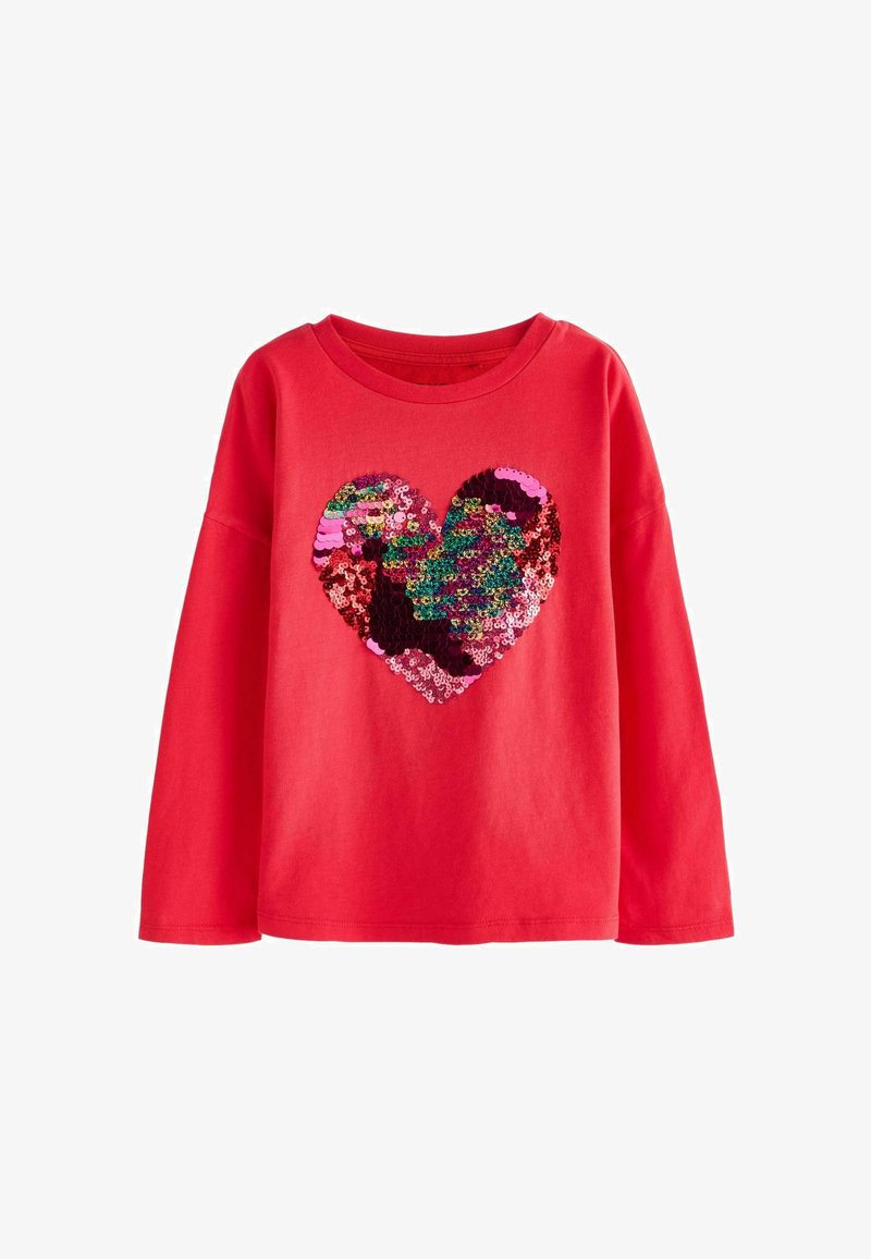 Punane pika varrukaga särk, millel on suur südamekujuline disain, mis on kaunistatud mitmevärviliste litritega, ümmargune kaelus ja vabalt vastav istuvus.