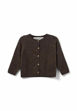 Cardigan marron foncé à manches longues avec cinq boutons et un col rond sur fond blanc.