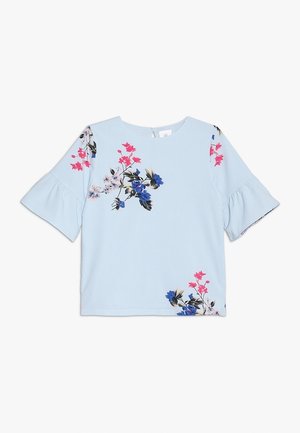 Haut bleu clair à manches évasées, orné de motifs floraux roses et bleus. Confectionné en tissu lisse avec un col rond.