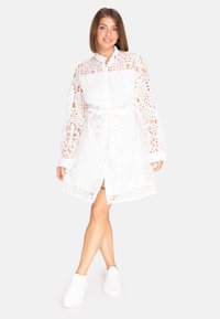 Elara Abito a camicia - weiß