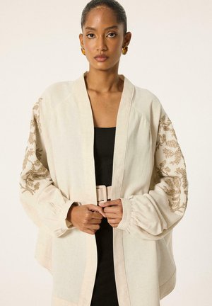 Touché Privé, EMBROIDERED OVERSIZE KIMONO - Veste légère - natural