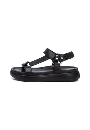Sandale noire avec brides ajustables, semelle rembourrée et bride arrière élastique, conçue pour un usage décontracté.
