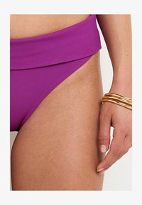 Non sélectionné, violet