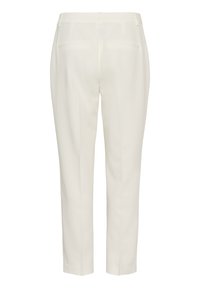 Witte op maat gemaakte broek met een rechte pijp, een strakke uitstraling en twee achterzakken, gemaakt van een gladde stof met subtiele textuur.
