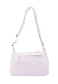 Borsa a tracolla in pelle bianca con una singola tracolla regolabile, una tasca frontale con zip e dettagli in hardware dorato. Texture liscia, forma rettangolare.