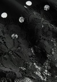 Non selezionato, black white spot