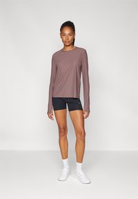 HOKA AIROLITE RUN LONG SLEEVE - Top dugih rukava - smokey quartz