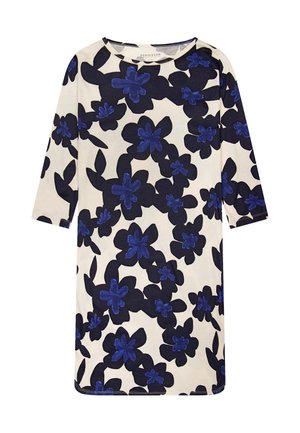 Blomstret kjole med cremet baggrund og mørk marineblåt blomsterprint. Har rund halsudskæring og 3/4-ærmer, lavet af blødt stof.