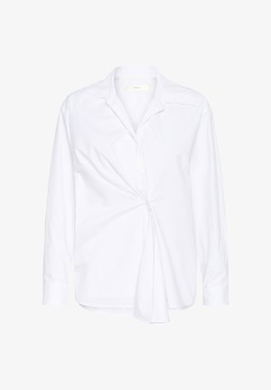 Chemise blanche à manches longues avec col et un subtil détail de torsion asymétrique au centre avant.