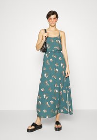 Vero Moda Tall VMEASY SINGLET - Top - north atlantic