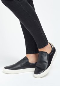 Next Tenisky - black