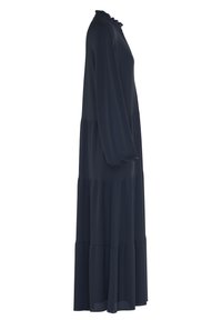 Robe longue bleu marine en tissu léger, avec un col à volants, des manches longues et une jupe à plusieurs niveaux pour plus de fluidité.