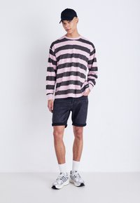 Jack & Jones JJIRICK JJORIGINAL - Shorts di jeans - black denim