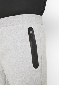 Ellesse ASTERO SHORT - Spordišortsid - grey marl