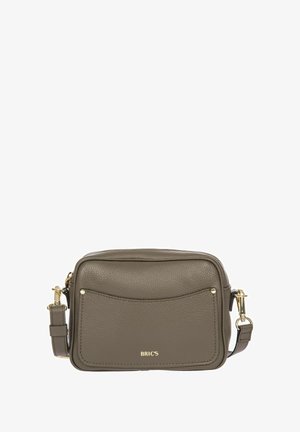 Sac bandoulière en cuir vert olive avec une finition texturée, comportant une poche avant et des accents en métal doré. Nom de la marque affiché en doré.