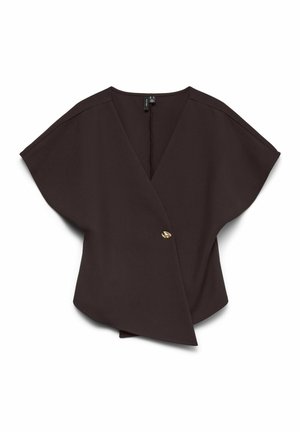 Blouse portefeuille asymétrique marron foncé avec manches dolman courtes et un seul bouton doré visible au centre devant.