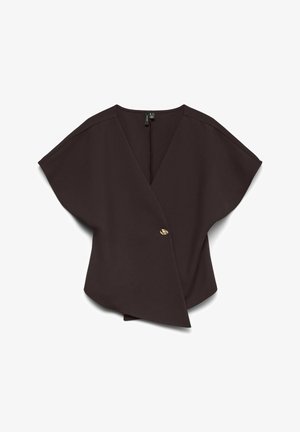 Blouse portefeuille asymétrique marron foncé avec manches dolman courtes et un seul bouton doré visible au centre devant.