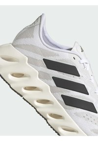 adidas Performance SHIFT UNISEX biały