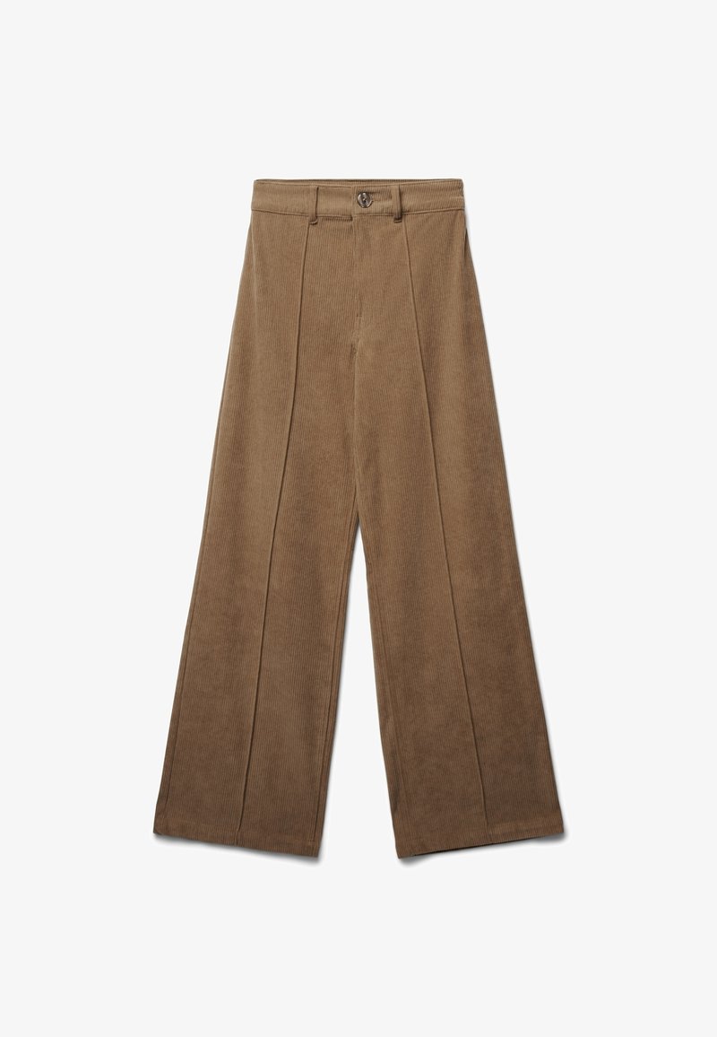 Pantaloni ampi in corduroy marrone con una texture liscia, caratterizzati da pieghe frontali e una chiusura con bottone in vita.