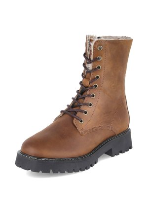 Brauner Leder-Schnürstiefel mit schwarzer dicker Profilsohle und Fellfutter innen, leicht schräg auf weißem Hintergrund dargestellt.