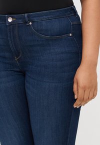 ONLY Carmakoma CARTHUNDER LIFE - Jeans Skinny Fit - dark blue denim