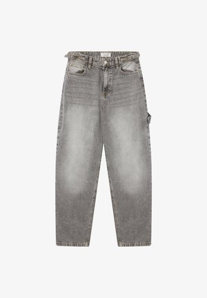 Szare dżinsy o wysokim stanie z wyblakłym przodem, pięcioma kieszeniami, szlufkami na pasek oraz detalem w postaci pętli na młotek z boku.